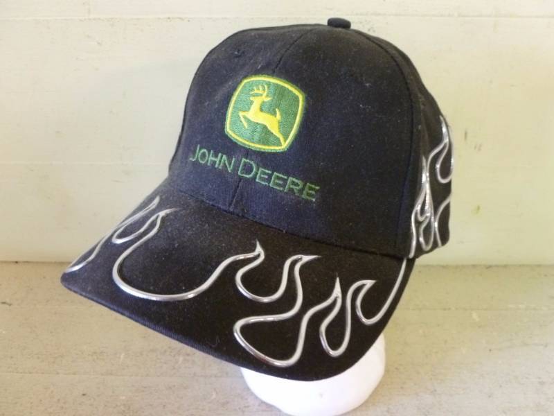 lot 328 image: John Deere Hat