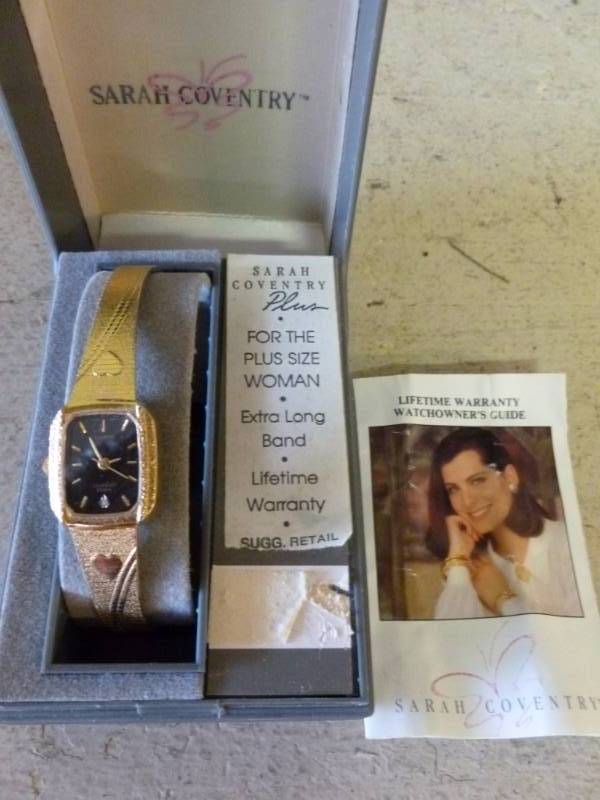 lot 329 image: Ladies Watch
