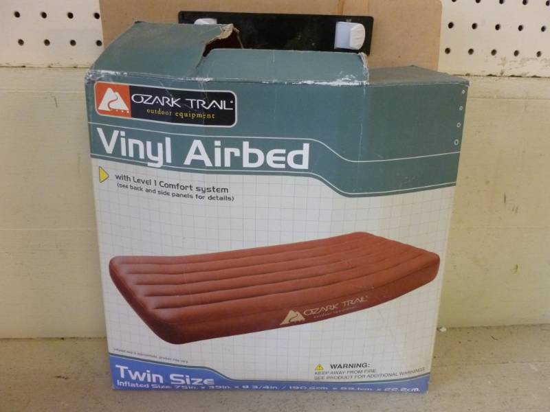lot 332 image: Air Bed Mattress