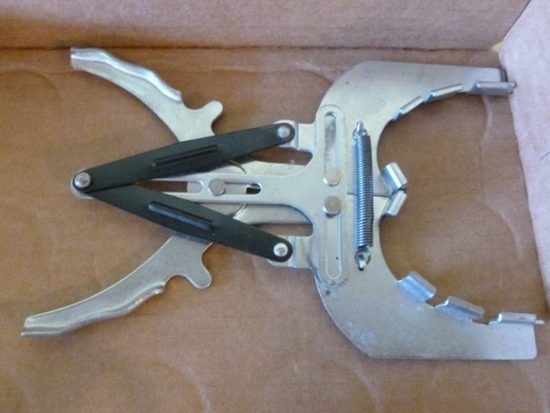 lot 410 image: Tools