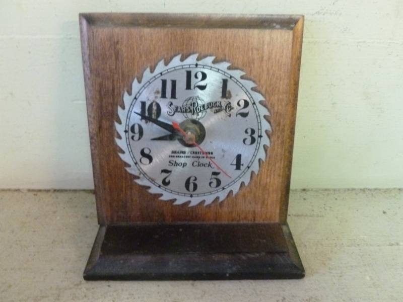 lot 413 image: Clock