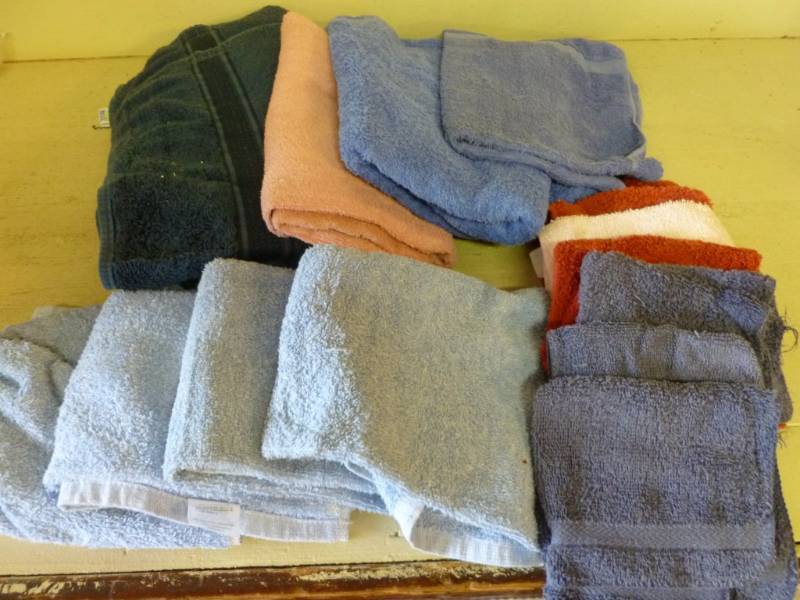 lot 428 image: Towels