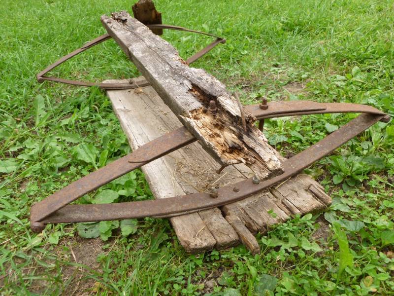 lot 444 image: Antique Horse Buggy Suspension