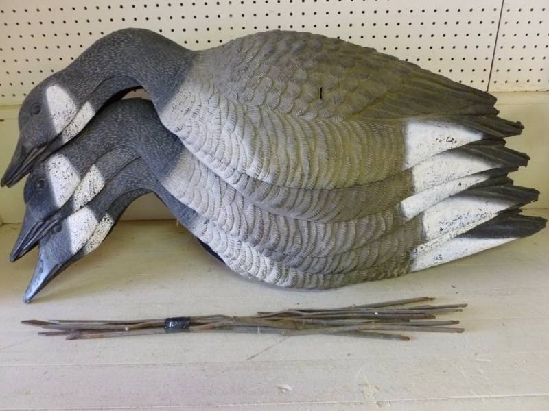 lot 454 image: Goose Field Decoys