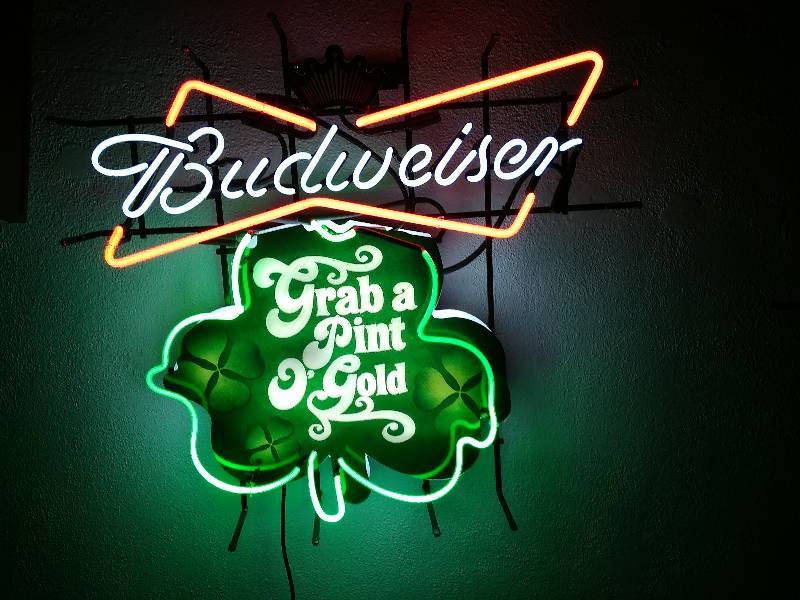 lot 17 image: Budweiser Grab a Pint OGold Neon Sign