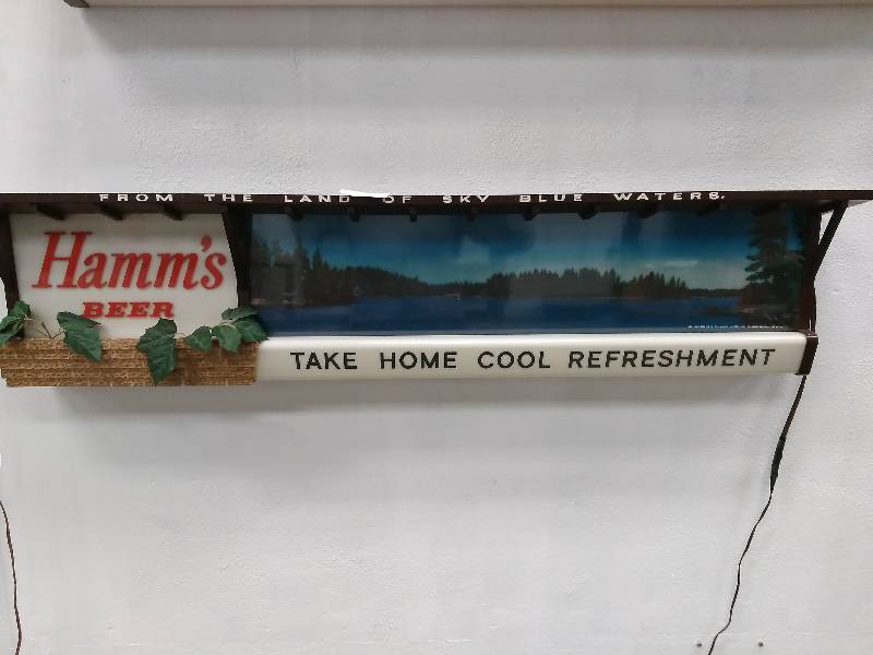 lot 15 image: Vintage Hamms Lighted Beer Sign
