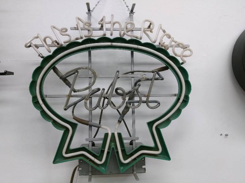 lot 2 image: Vintage Pabst Neon Sign