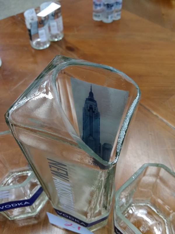 lot 21 image: New Amsterdam Pitcher & Four Drinking Glasses