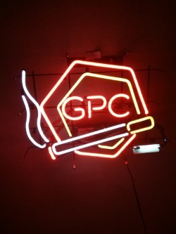 lot 6 image: Vintage GPC Neon SIgn