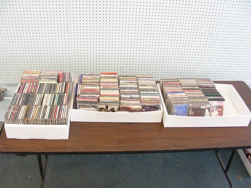 Large Lot of HUNDREDS of CDs