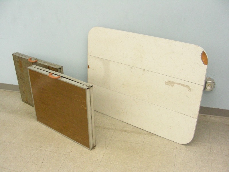 3 Folding Tables
