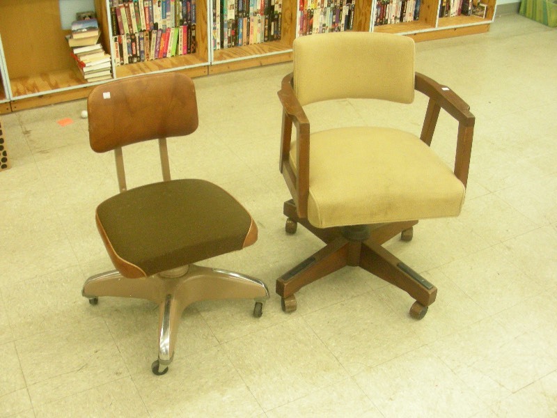 Lot of 2 High Quality Good Looking Vintage Chairs