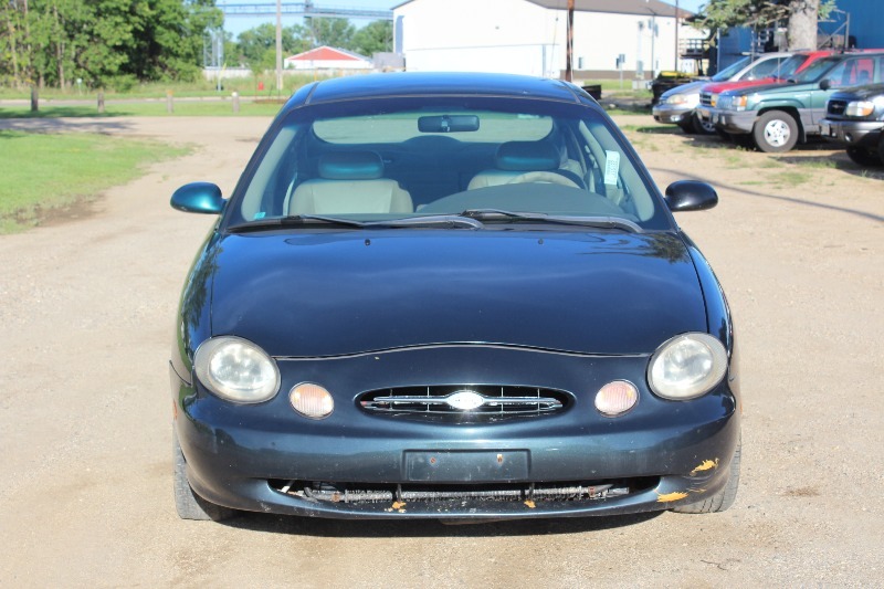 lot 984 image: 1998 Ford Taurus