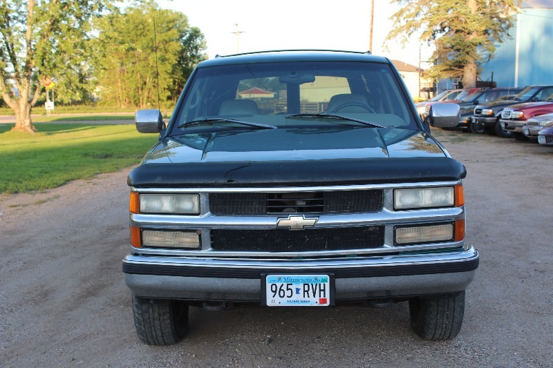 lot 981 image: 1999 Chevrolet Tahoe K1500 4x4