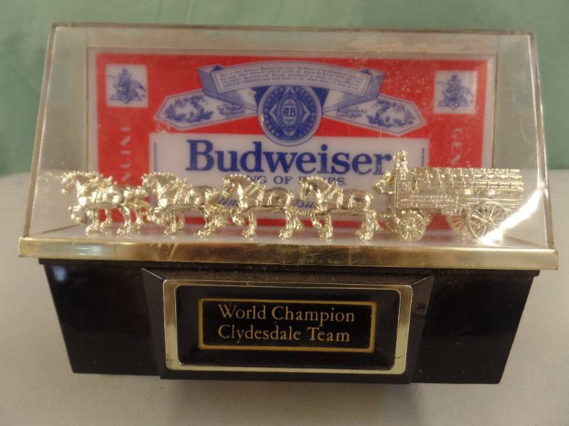 lot 300 image: Budweiser Light Up Sign