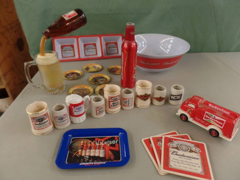 lot 305 image: Budweiser Novelties