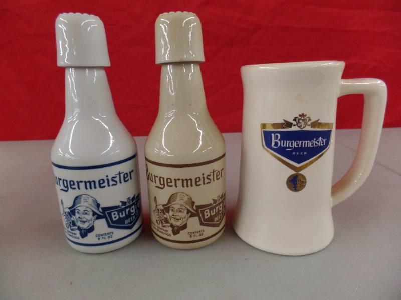 lot 324 image: Hamms Burgermeister Items