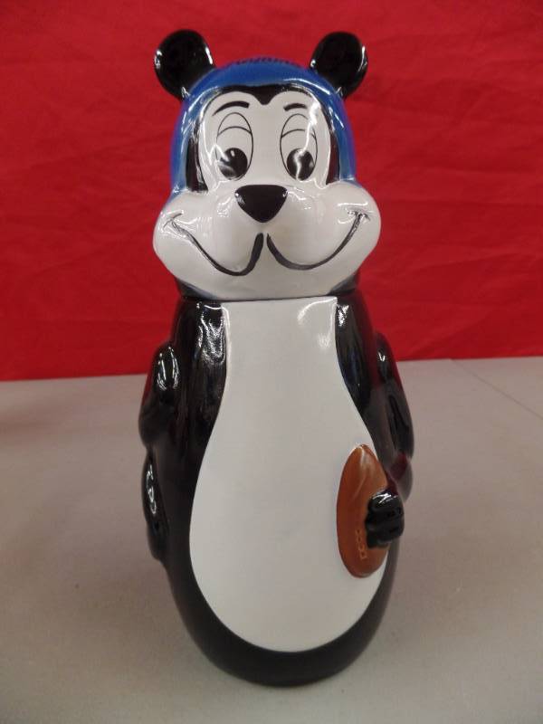 lot 325 image: Hamms Character Steins