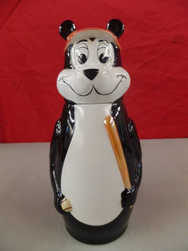 lot 326 image: Hamms Character Steins