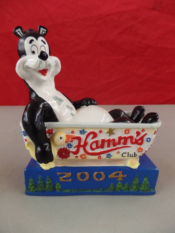 lot 332 image: Hamms Club Figurines