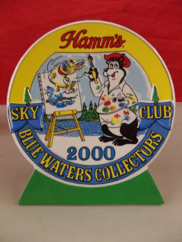 lot 335 image: Hamms Collectors Club Plaque