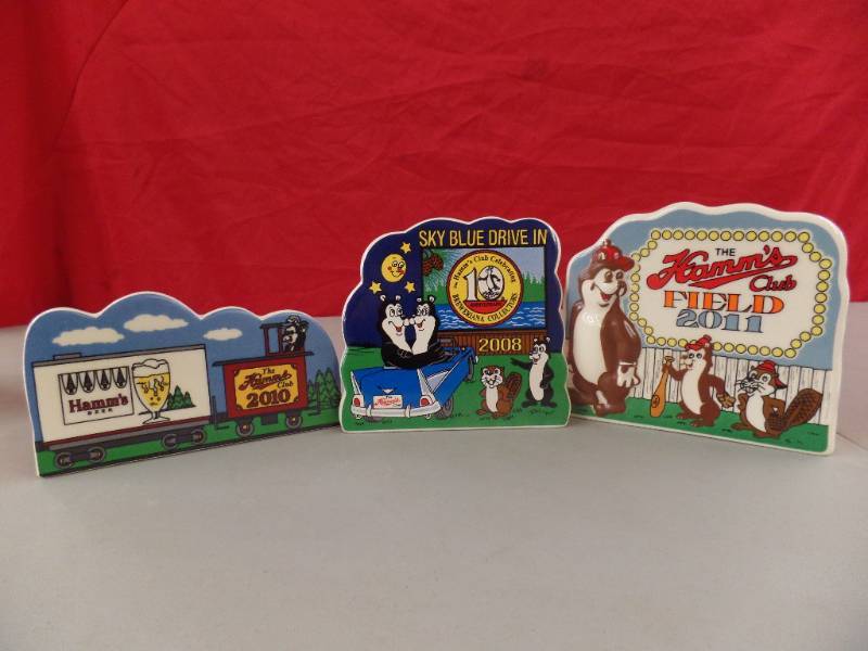 lot 339 image: Hamms Club Collectors Plaques