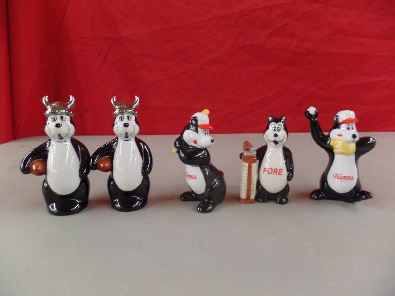 lot 342 image: Hamms Sports Themed Salt & Pepper Shakers