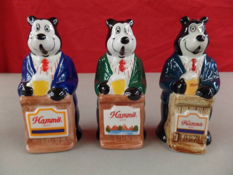 lot 344 image: Hamms Bartender Bear Salt & Pepper Shakers