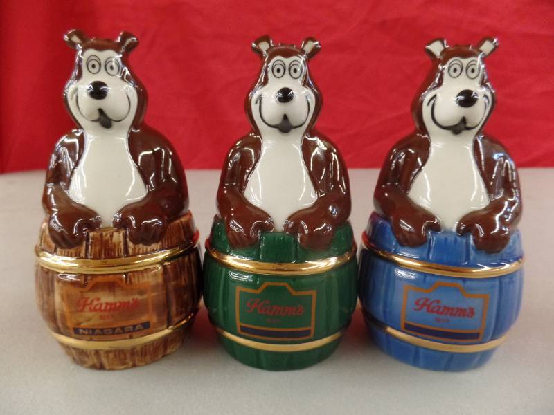lot 345 image: Hamms Niagara Bear Salt & Pepper Shakers