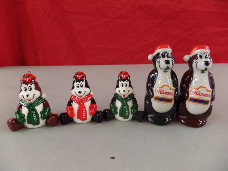 lot 346 image: Hamms Holiday Salt & Pepper Collection