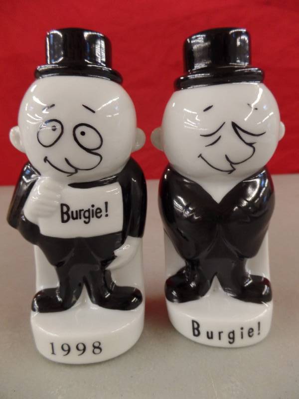 lot 350 image: Hamms Burgie Salt & Pepper Shakers