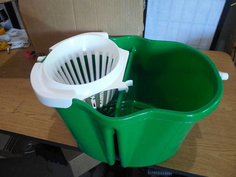 4-Gallon Clean and Rinse Bucket with Wringer