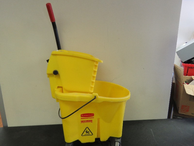 Industrial mop bucket