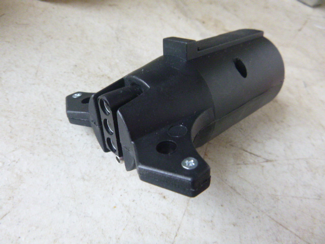 7 Pin to 4 Pin Plug