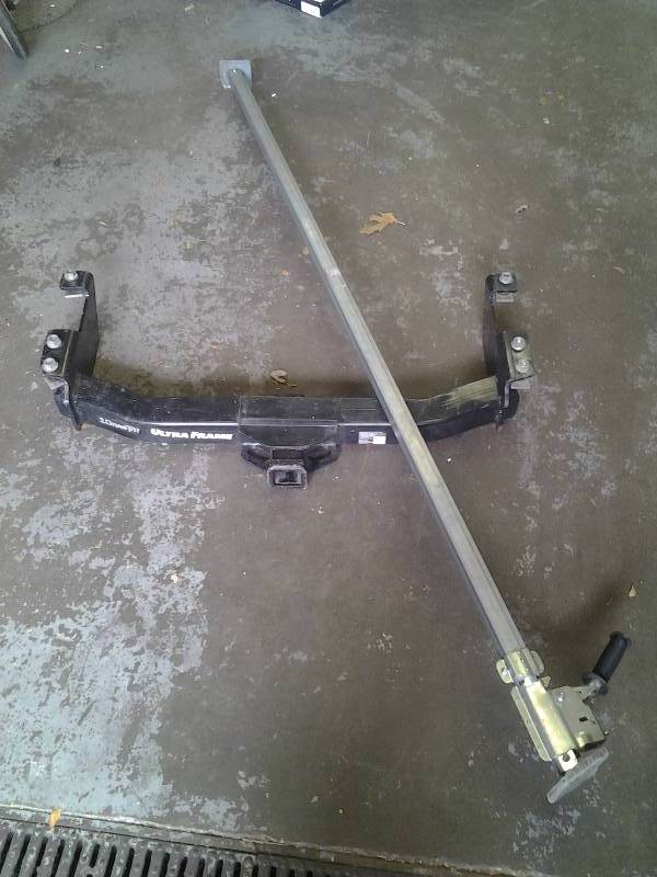 lot 12 image: Receiver Hitch & Load Bar (Fits Ford 34 Ton 2013-2014)