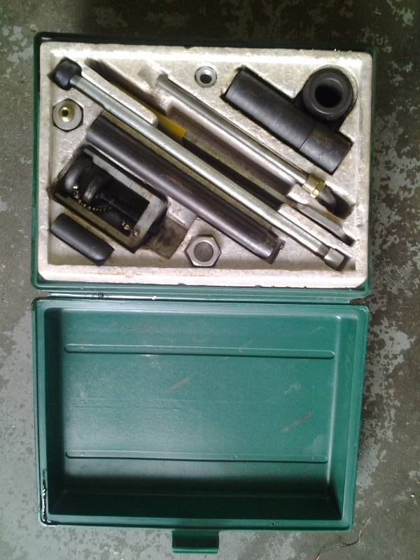 lot 14 image: OmniHorizon Rack & Pinion Power Steering Gear Tool Set