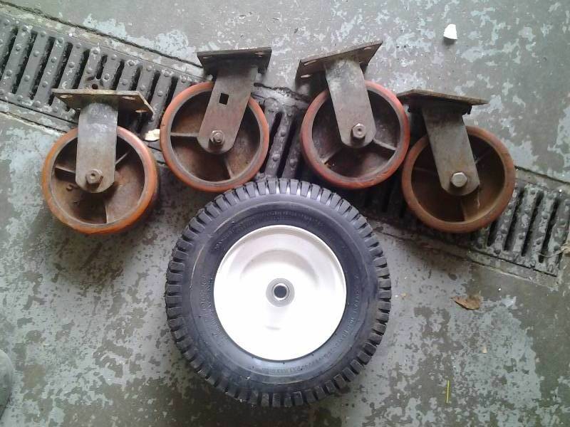 lot 17 image: Pneumatic Tire, 2-Casters, 2-Rollers