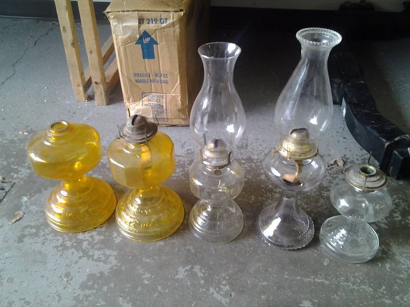 lot 20 image: Collection Of Oil Lamps, 1-Hurricane