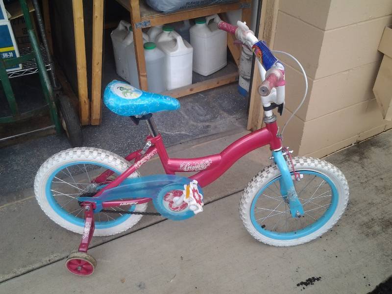 lot 27 image: Huffy Princess 16 Inch  Girls Bike