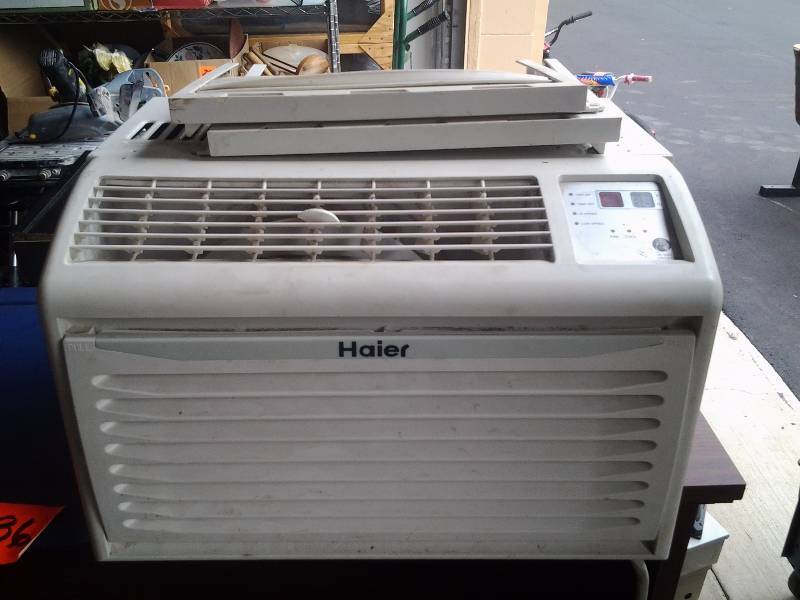 lot 32 image: Haier Window AC Unit (Needs Remote)