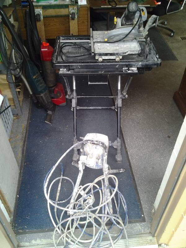 lot 37 image: Graco Magnum DX Paint Sprayer (Turns on), Wet Saw With Stand (Tile) Blows Fuse