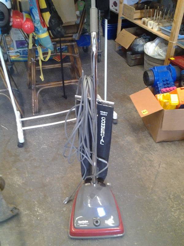 lot 46 image: Sanitaire Heavy Duty Upright Vacuum