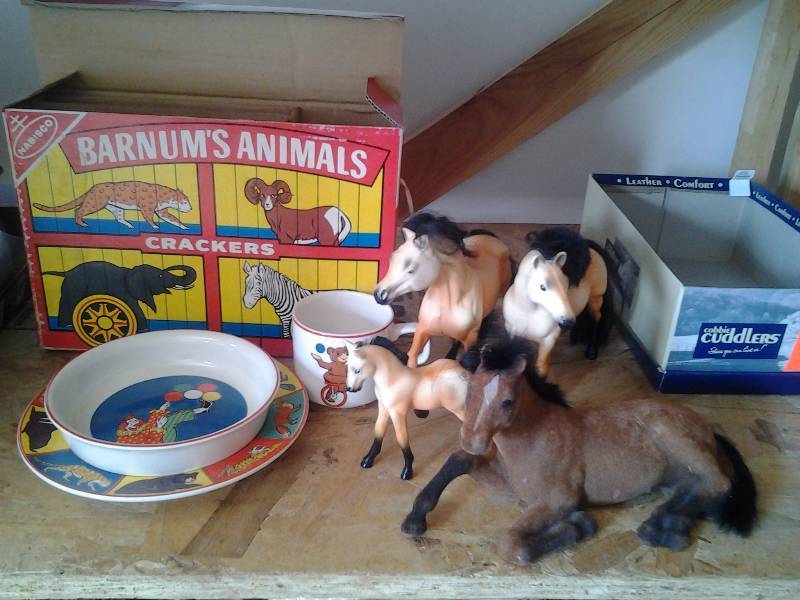 lot 49 image: Nabisco International China, Barnums 3 Piece Childs Set, Collectible Horse Figures (Empire Indiana)