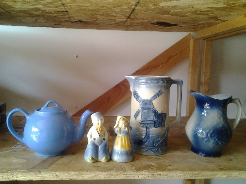 lot 56 image: Blue Lipton Tea Pot, 2-Pitchers, Pair Dutch Salt & Peppers