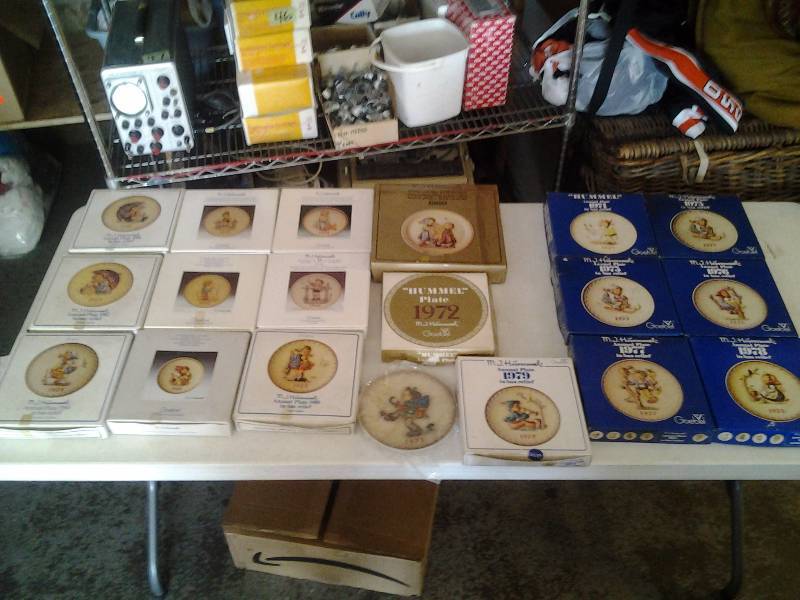 lot 74 image: 19-Hummel Collector Plates