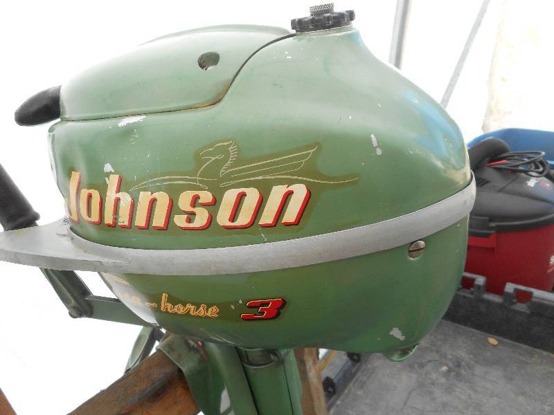 ANTIQUE 3 HORSE JOHNSON SEAHORSE BOAT MOTOR