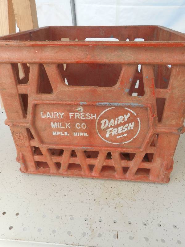 VINTAGE DAIRY FRESH MILK CRATE
