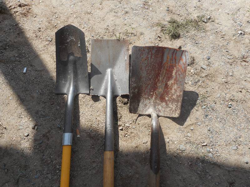 3 SHOVELS