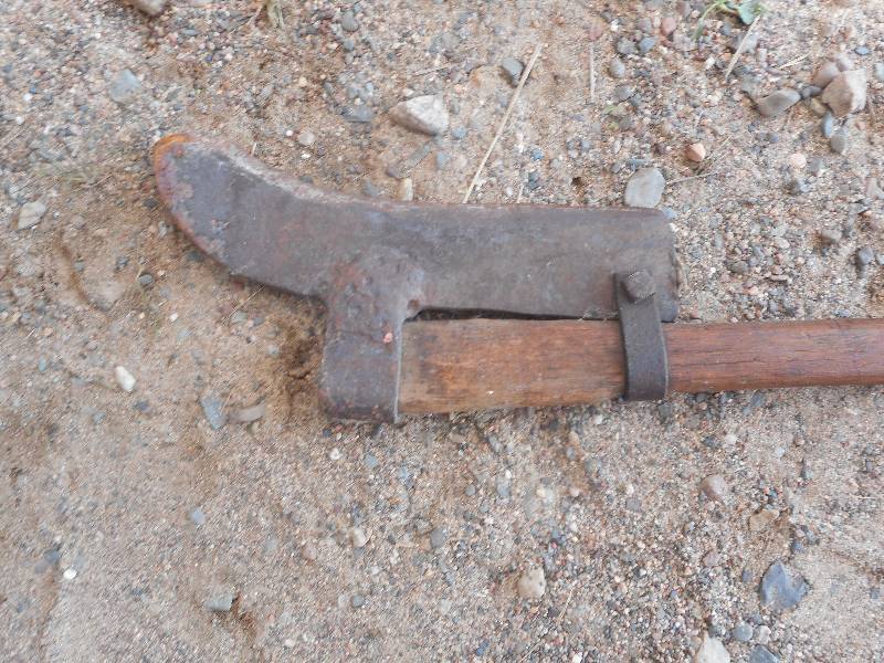 ANTIQUE LONG HANDLED CUTTING TOOL