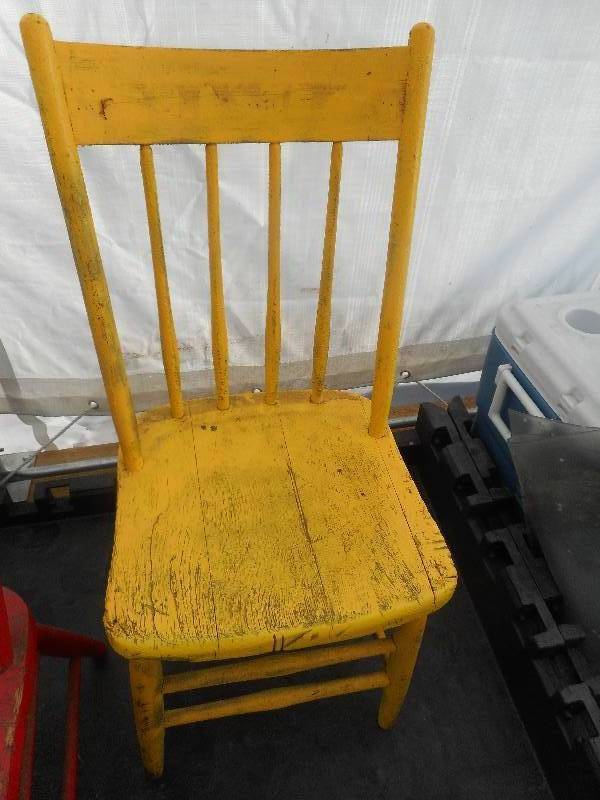 ANTIQUE WOODEN KITCHEN CHAIR